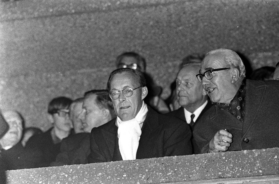 Ajax tegen Dukla Praag 1-1, Prins Bernhard op de eretribune van het Olympisch S…, Bestanddeelnr 920-1276