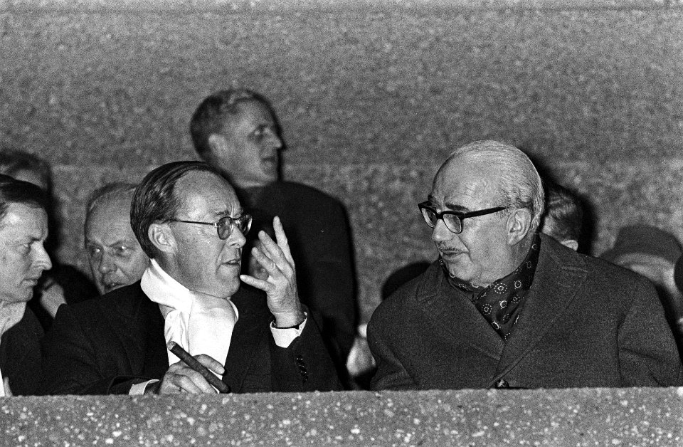 Ajax tegen Dukla Praag 1-1, Prins Bernhard op de eretribune van het Olympisch S…, Bestanddeelnr 920-1275