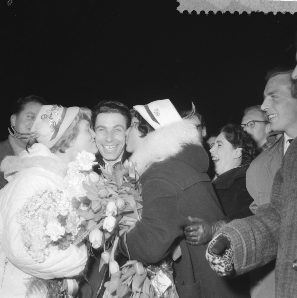 Aankomst Joan Haanappel en Sjoukje Dijkstra op Schiph v.l.n.r. Sjoukje Dijkstra , Bestanddeelnr 911-0108