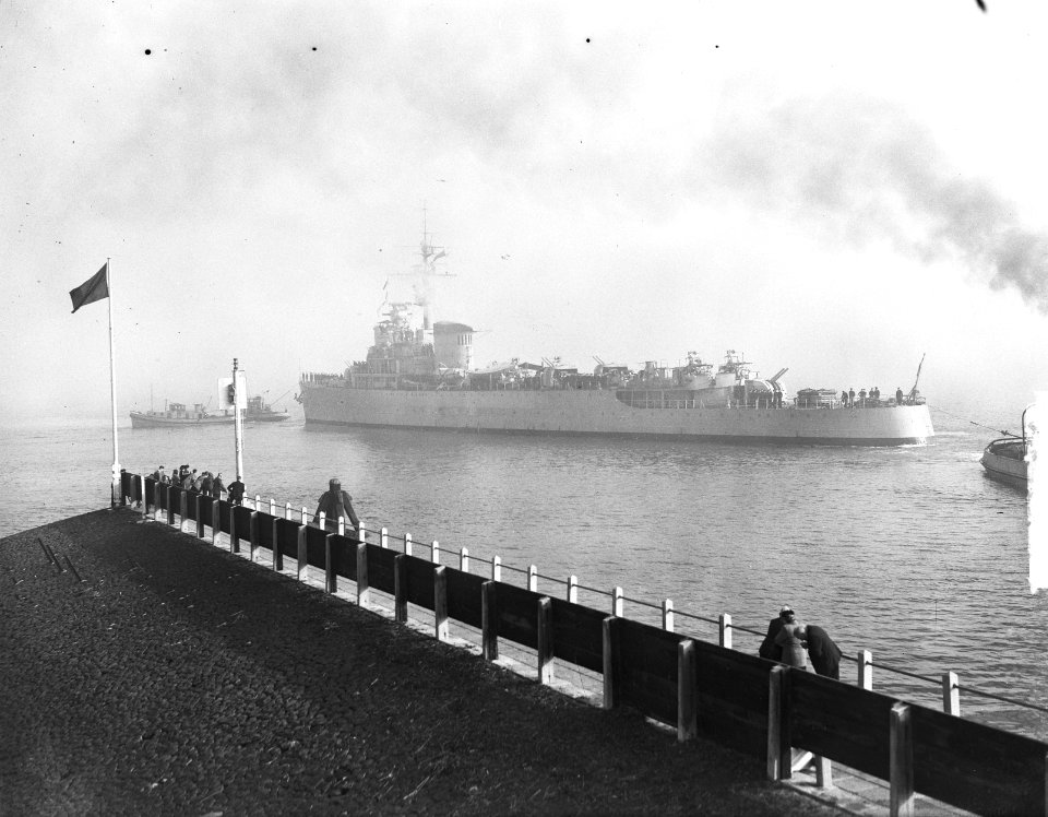 Aankomst Hr. Ms. Jacob van Heemskerck te Den Helder, Bestanddeelnr 903-6555