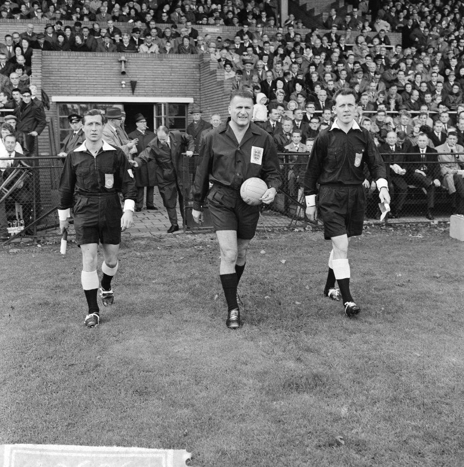 Ajax tegen DOS 6-1 Leo Horn met grensrechters, Bestanddeelnr 915-6301