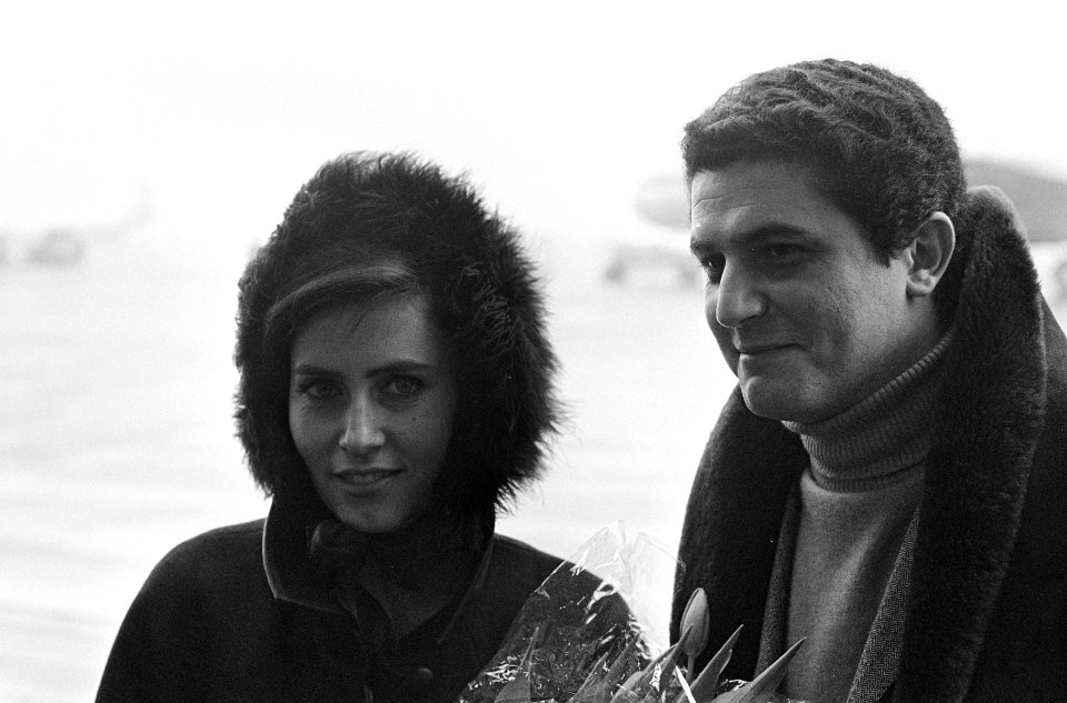 Aankomst Janine Magnan (franse actrice) en echtgenote Claude Lelouch (regisseur), Bestanddeelnr 918-7329