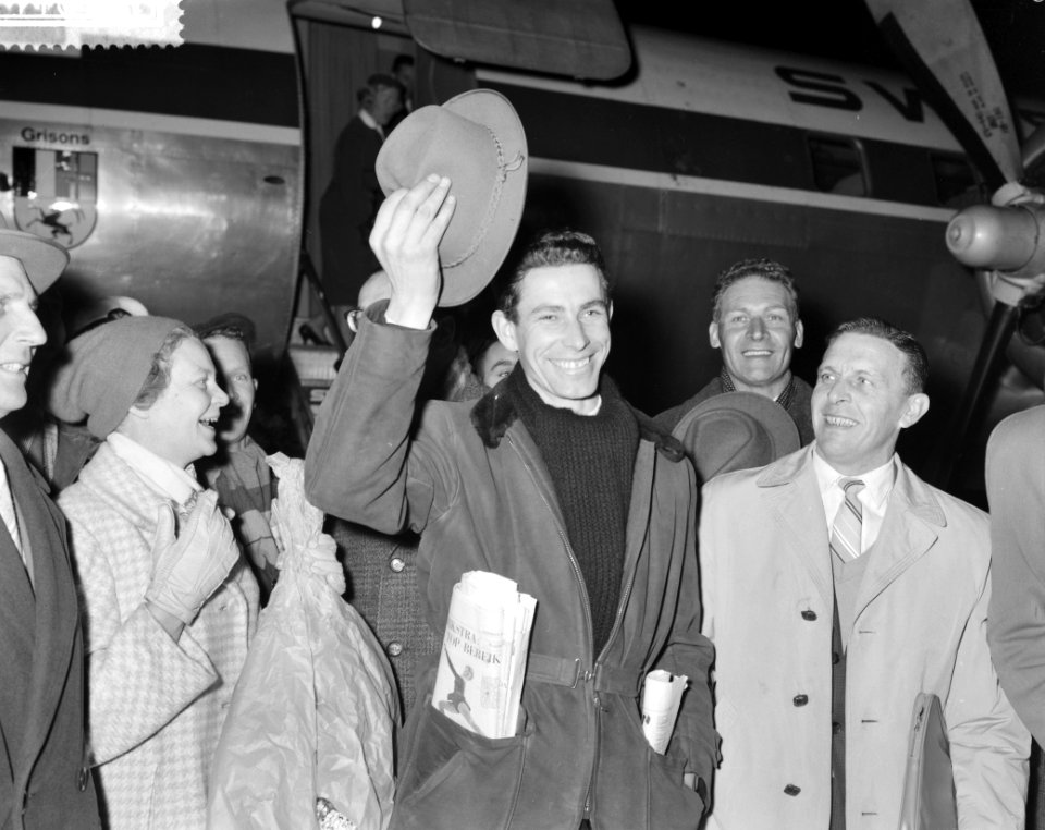 Aankomst Jan Pesman op Schiphol, Jan Pesman op het platform, Bestanddeelnr 911-0101