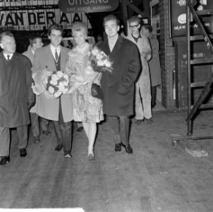 Aankomst ijsdanspaar Marika Kilius en Hans Jürgen Bäumler op het Centraal Statio, Bestanddeelnr 916-9795