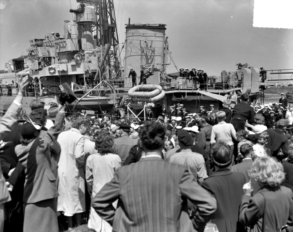 Aankomst Hr. Ms. Evertsen te Den Helder, Bestanddeelnr 904-5971