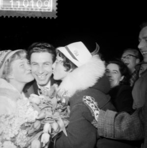 Aankomst Joan Haanappel en Sjoukje Dijkstra op Schiph v.l.n.r. Sjoukje Dijkstra , Bestanddeelnr 911-0109