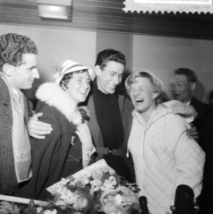 Aankomst Joan Haanappel en Sjoukje Dijkstra op Schiph v.l.n.r. Sjoukje Dijkstra , Bestanddeelnr 911-0107