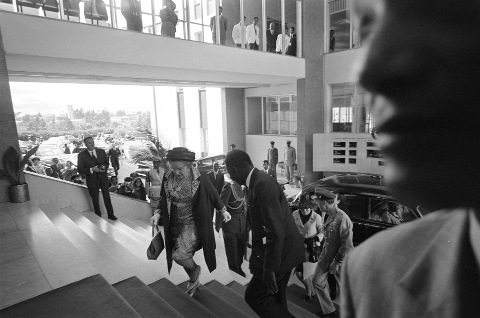 Aankomst in Afrika Hall, Bestanddeelnr 922-0443