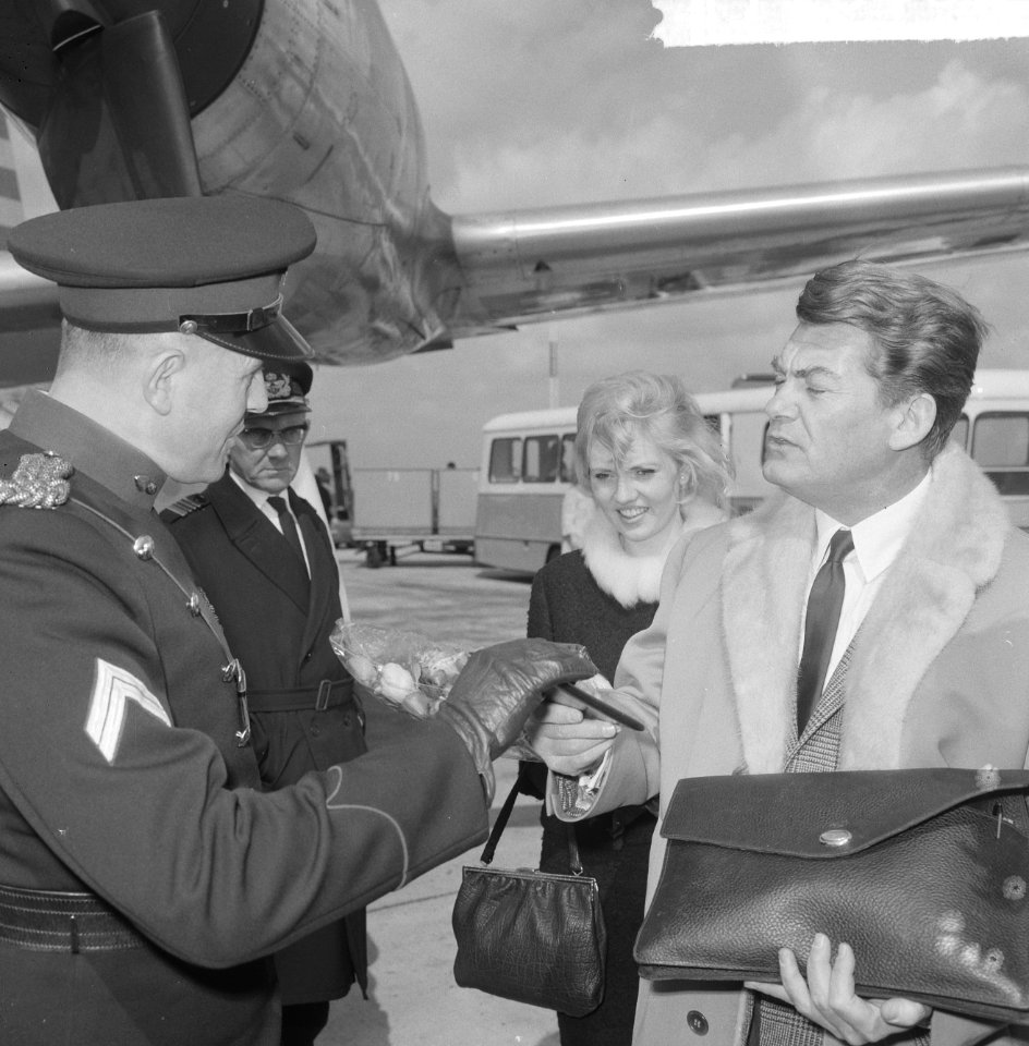 Aankomst Jean Marais op Schiphol, Bestanddeelnr 917-6466