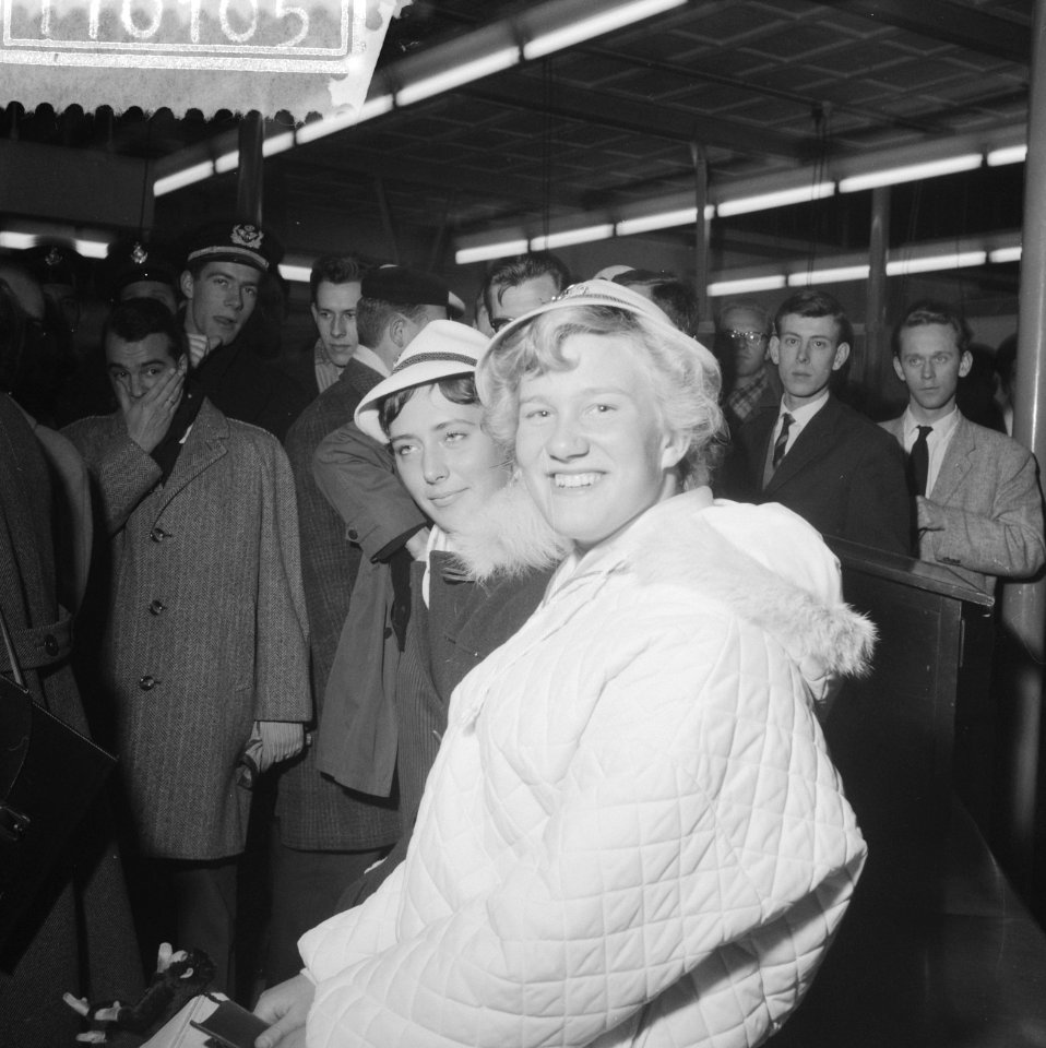 Aankomst Joan Haanappel en Sjoukje Dijkstra op Schiphol Sjoukje Dijkstra en Joa, Bestanddeelnr 911-0105