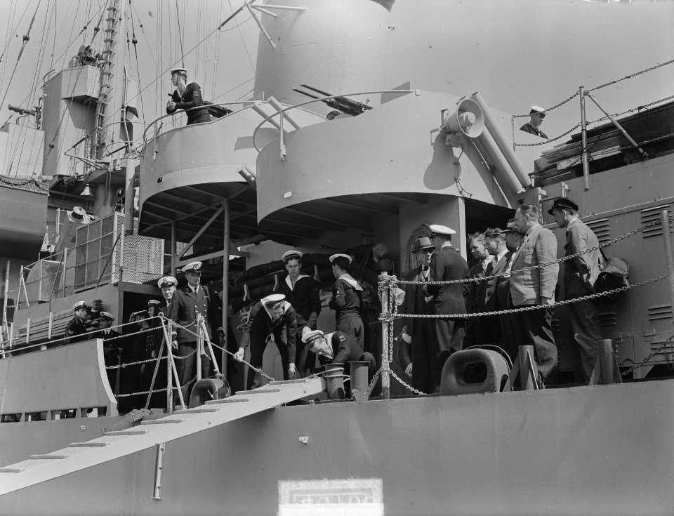 Aankomst Hr. Ms. De Zeeuw Den Helder, Bestanddeelnr 904-6768