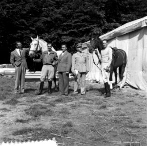 Aankomst Italiaanse equipe op de CHIO te Rotterdam Vlnr Captain L Ambrosi, Bestanddeelnr 908-9016