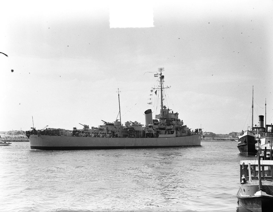 Aankomst Hr. Ms. De Zeeuw Den Helder, Bestanddeelnr 904-6767