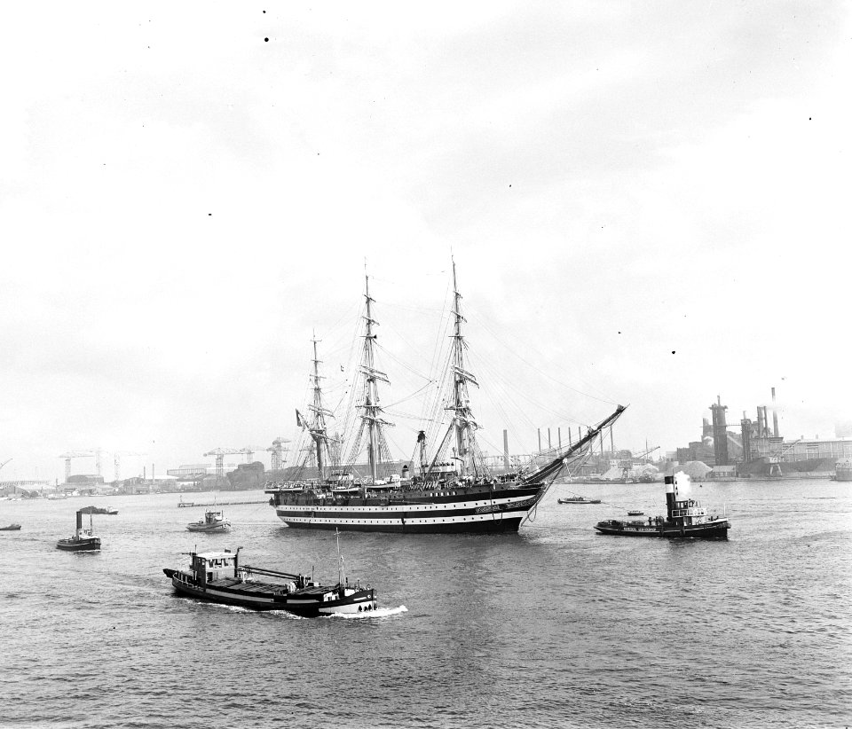 Aankomst Italiaans opleidingszeilschip Amerigo Vespucci Amsterdam, Bestanddeelnr 906-7082