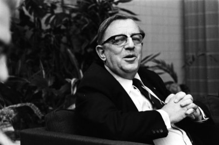 Aankomst J. A. M. Molkenboer (directeur-generaal indust minister EZ ) uit Japan , Bestanddeelnr 929-9601