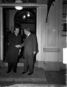 Aankomst Italiaanse minister-president, Giuseppe Pella, in Den Haag bij Dr. Dree, Bestanddeelnr 906-1291