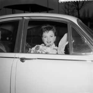 Aankomst Judy Garland op Schiphol, Bestanddeelnr 911-8626 photo