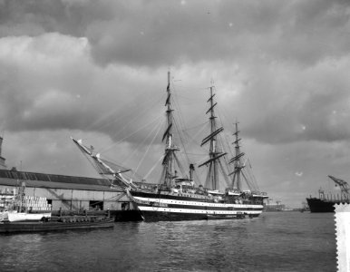 Aankomst Italiaans marinezeilopleidingsschip in Amsterdam, Bestanddeelnr 910-6922