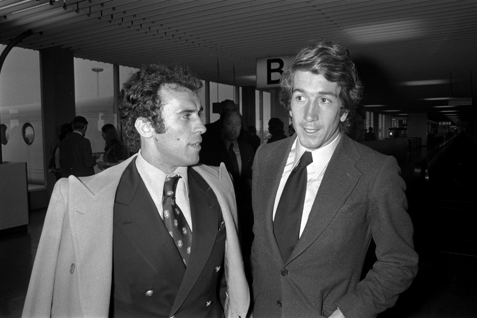 Aankomst elftal Real Madrid op Schiphol, Amancio (links en Velazquez, Bestanddeelnr 926-3294