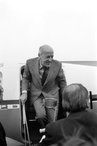 Aankomst dr Herrema op Zestienhoven G Krayenhoff, voorzitter raad van bestuur, Bestanddeelnr 928-2602