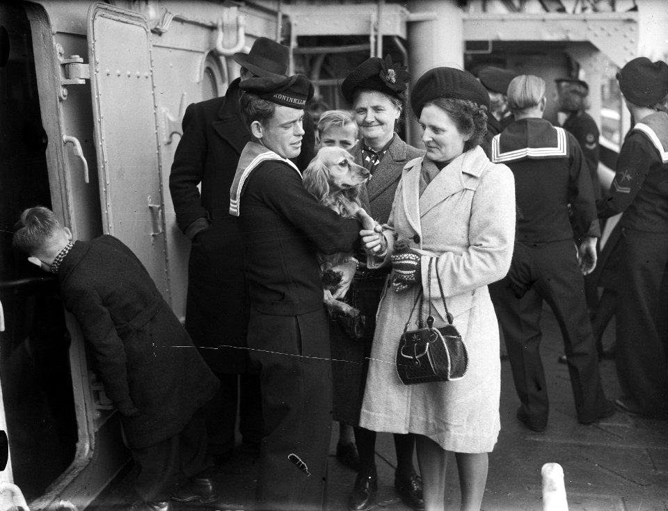 Aankomst Hr. Ms. korvet Batjan op het Nieuwediep bij Den Helder, weerzien met…, Bestanddeelnr 902-4564