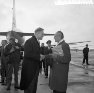Aankomst ds Niemoller op Schiphol, Bestanddeelnr 911-6910