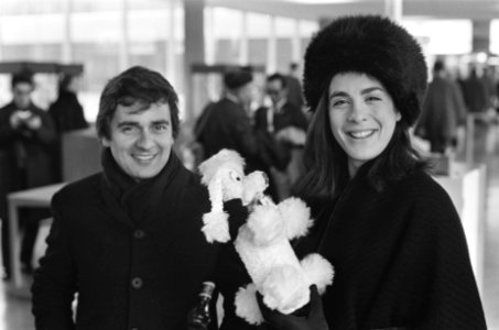 Aankomst Eleanor Bron en Dudley Moore op Schiphol, Bestanddeelnr 921-0382