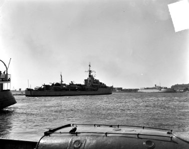 Aankomst Hr. Ms. Piet Hein te Den Helder, Bestanddeelnr 904-5626