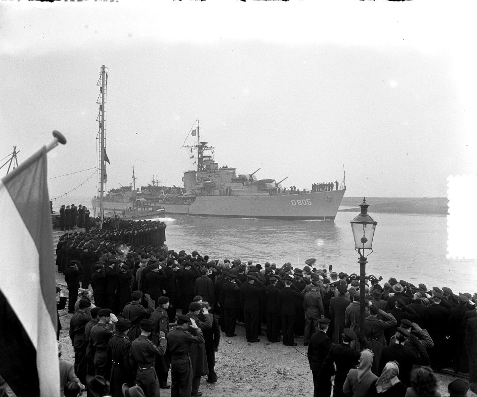 Aankomst Hr. Ms. Piet Hein in Den Helder uit Korea, Bestanddeelnr 905-5785