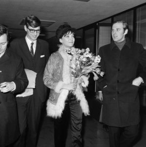 Aankomst Franse filmster Anna Karina op Schiphol, Bestanddeelnr 921-0592