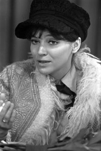 Aankomst Franse filmster Anna Karina op Schiphol, Bestanddeelnr 921-0595