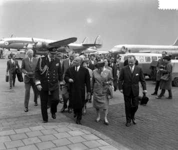 Aankomst Habib Bourguiba op Schiphol op doorreis, Bestanddeelnr 912-4215