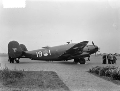 Aankomst Harpoons vliegtuig op Valkenburg, Bestanddeelnr 904-7530 photo