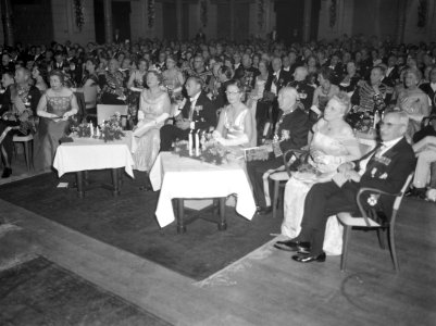 Aankomst in concertgebouw overzicht, Bestanddeelnr 913-8367
