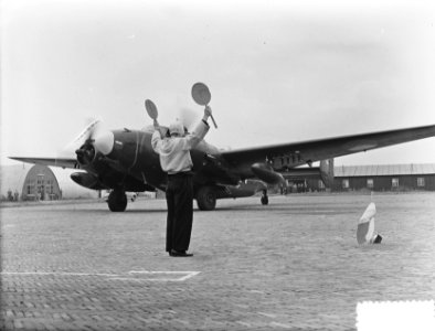 Aankomst Harpoons vliegtuig op Valkenburg, Bestanddeelnr 904-7532 photo