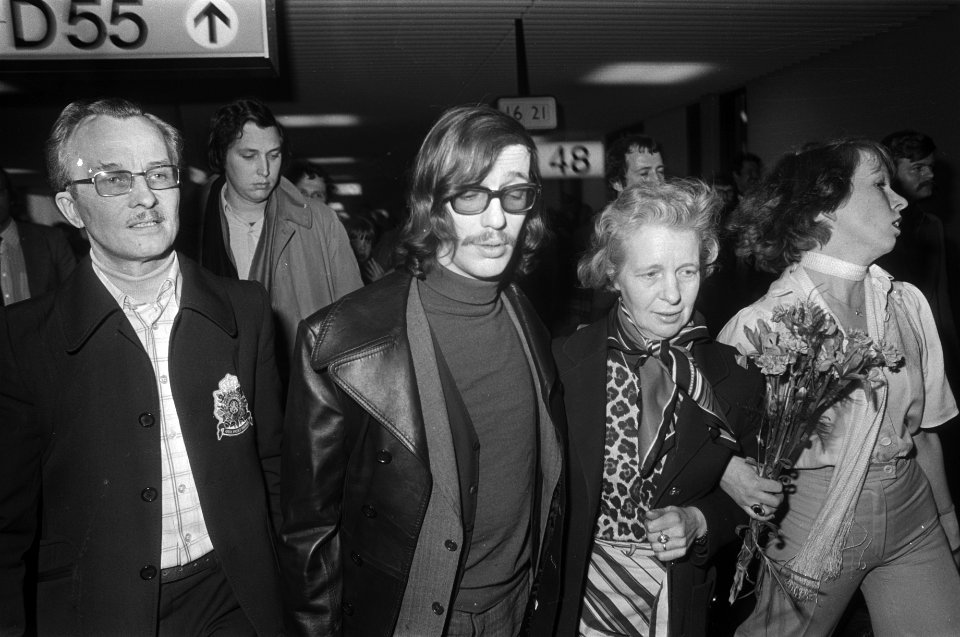 Aankomst Hans van der Aar op Schiphol uit Turkse gevangenis waarin 8 jaar gezete, Bestanddeelnr 928-4599
