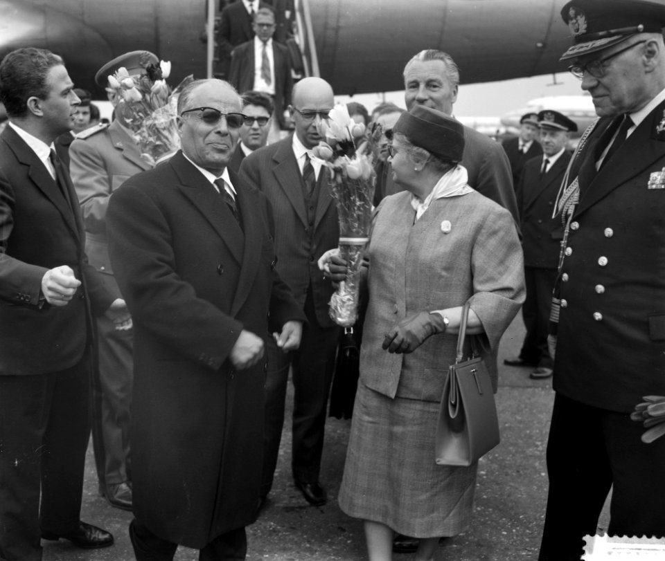 Aankomst Habib Bourguiba op Schiphol op doorreis, Bestanddeelnr 912-4216
