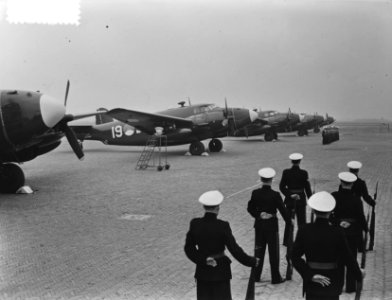Aankomst Harpoons vliegtuig op Valkenburg, Bestanddeelnr 904-7531