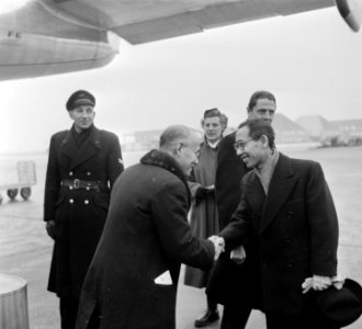 Aankomst van de nieuwe ambassadeur van Japan, Suemasa Okamoto, op Schiphol, Bestanddeelnr 905-4343