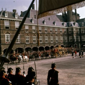 Aankomst van de Gouden Koets op Prinsjesdag, Bestanddeelnr 254-9241