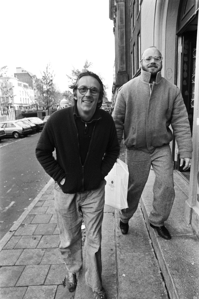 Aankomst van De Jonge met Bart de Groot, manager van De Jonge, bij de Amsterdams, Bestanddeelnr 931-7656