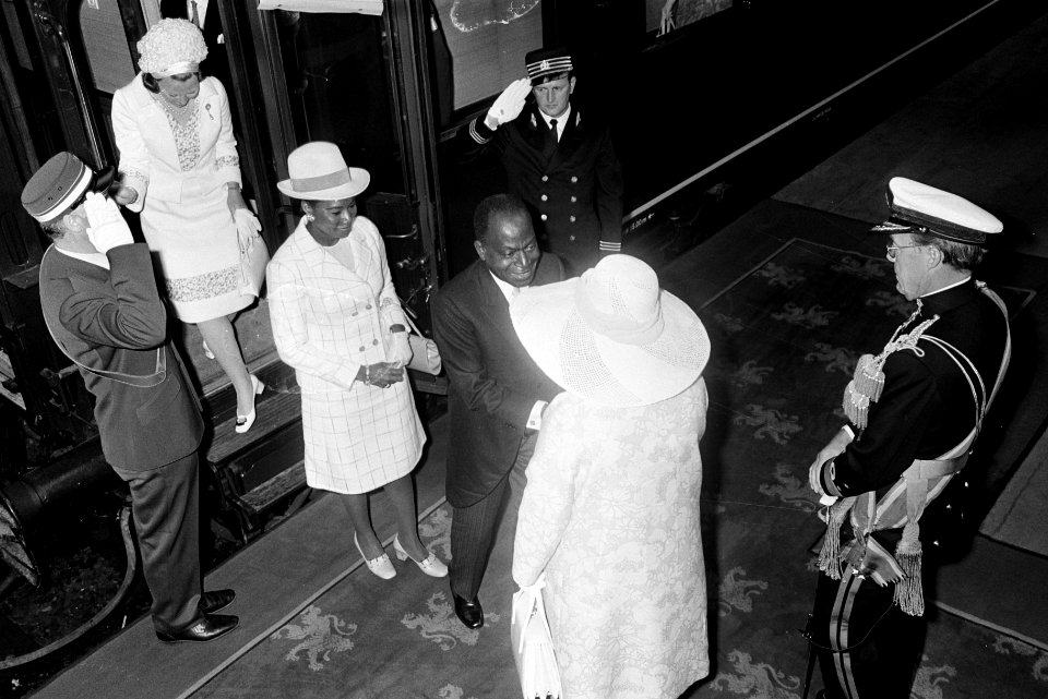 Aankomst van de president en echtgenote op het Centraal Station van Amsterdam, Bestanddeelnr 923-5644