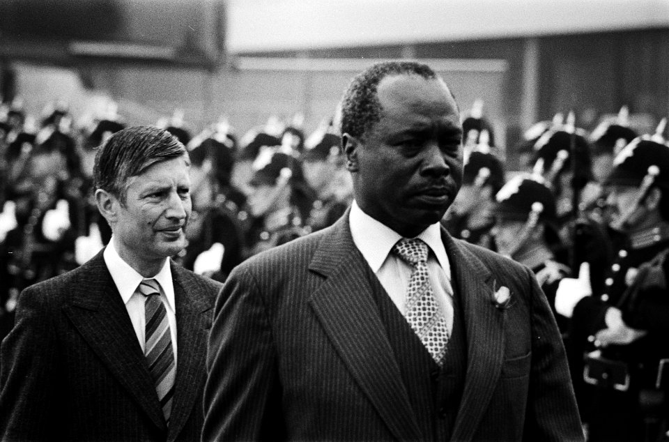 Aankomst van de Kenyase President Arap Moi op Schiphol Arap Moi met premier van, Bestanddeelnr 930-3181