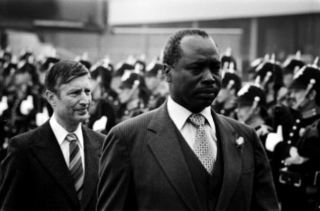 Aankomst van de Kenyase President Arap Moi op Schiphol Arap Moi met premier van, Bestanddeelnr 930-3181