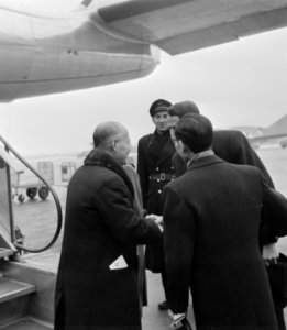 Aankomst van de nieuwe ambassadeur van Japan, Suemasa Okamoto, op Schiphol, Bestanddeelnr 905-4339