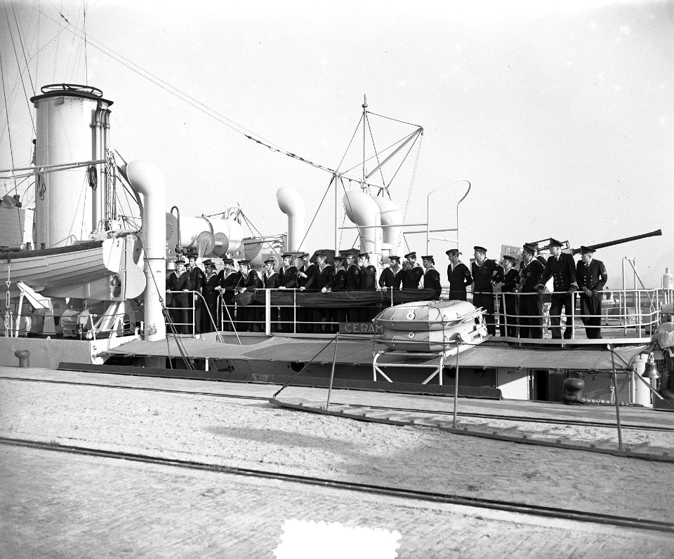 Aankomst Hms fregat Cerden in Den Haag, Bestanddeelnr 906-1195