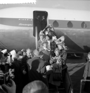 Aankomst Franse modinettes op Schiphol, Bestanddeelnr 911-7888