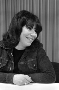 Aankomst Geraldine Sherman (Forsyte Saga) op Schiphol, Bestanddeelnr 921-0952