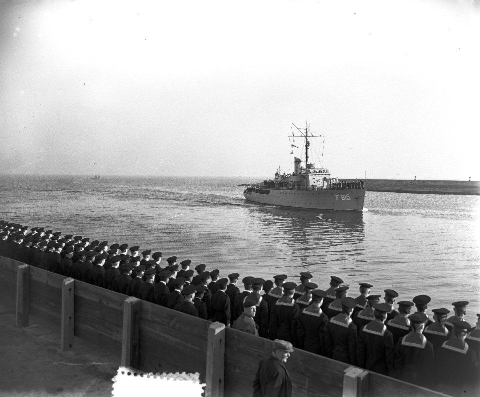 Aankomst Hms fregat Cerden in Den Haag, Bestanddeelnr 906-1194