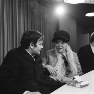 Aankomst Franse filmster Anna Karina op Schiphol, Bestanddeelnr 921-0597